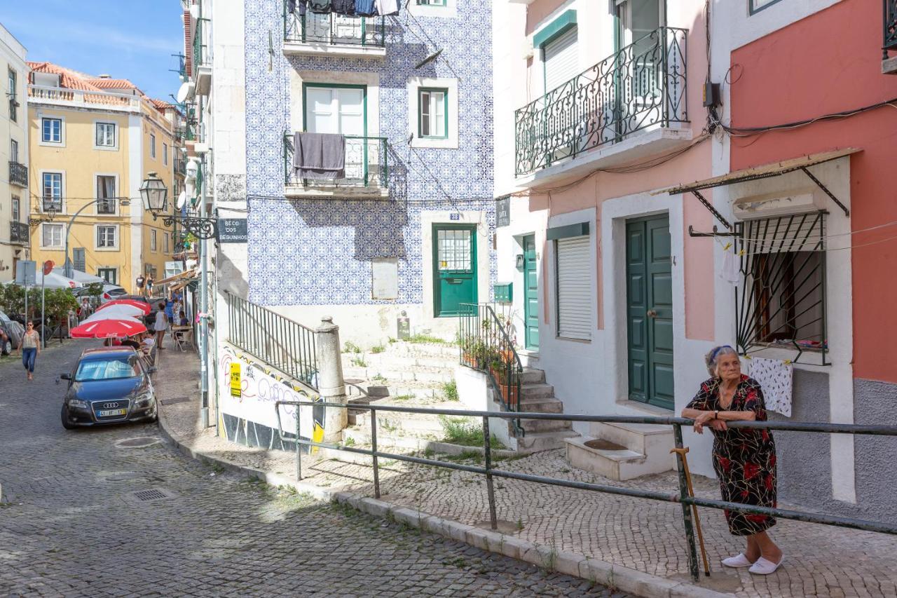 Typical Alfama Apartment, By Timecooler Лиссабон Экстерьер фото